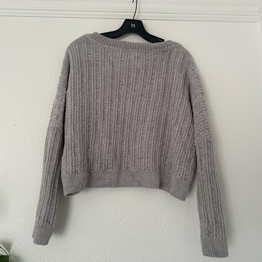 Silence + Noise Urban Outfitters Grey Cropped Sweater Soft V Neck - Picture 2 of 4
